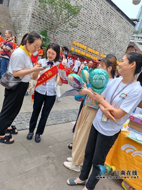 工行泸州分行:端午志愿行,情暖双节间(图5) 3.jpg