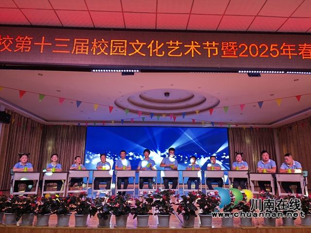 杯子舞《生命畅想曲》（曾佐然摄）.jpg