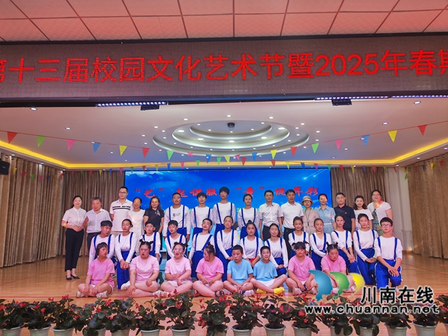 合影（曾佐然摄）.jpg
