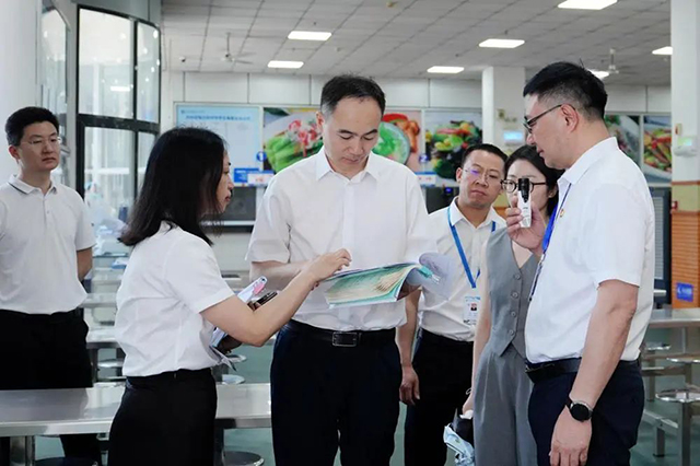 教育部、教育厅调研泸州市教育法治工作