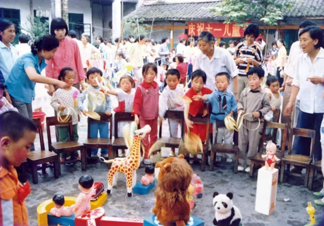 回忆杀!80、90后,还记得你的儿童节是啥样的吗?(图25) 25.jpg
