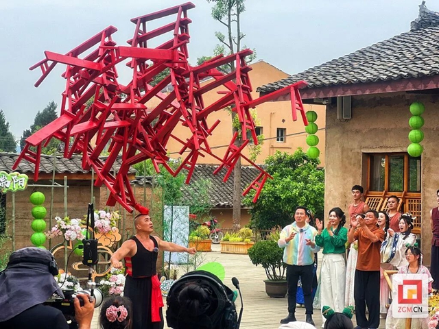 赞!自贡杂技再登央视(图3) 杂技3.jpg