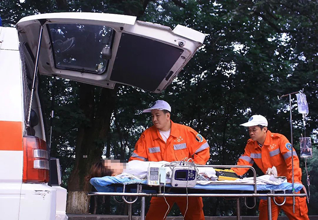 西南医大附院建院75周年·名医┃陈睦虎:与死神“搏斗”,为生命开道!(图3) 3.jpg