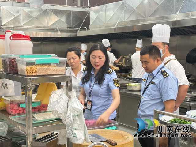 龙马潭区鱼塘市场监管所:筑牢高考考点食品安全防线,全链条监管护航学子“舌尖安全”(图2) 微信图片_20250611171853.jpg