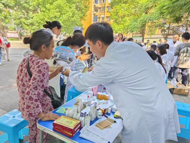 合江县中医医院医共体开展2025年“百市千县”中医药文化惠民义诊活动(图7) 7.jpg