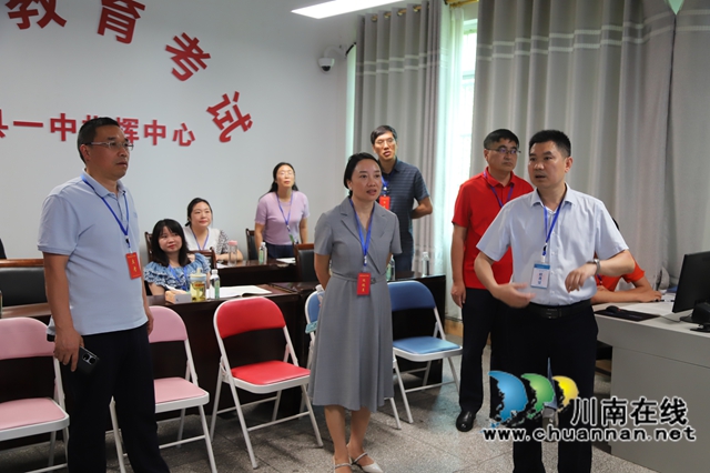 泸州市教育和体育局副局长冯友平带队到泸县一中开展中考巡考工作(图4) 4.jpg
