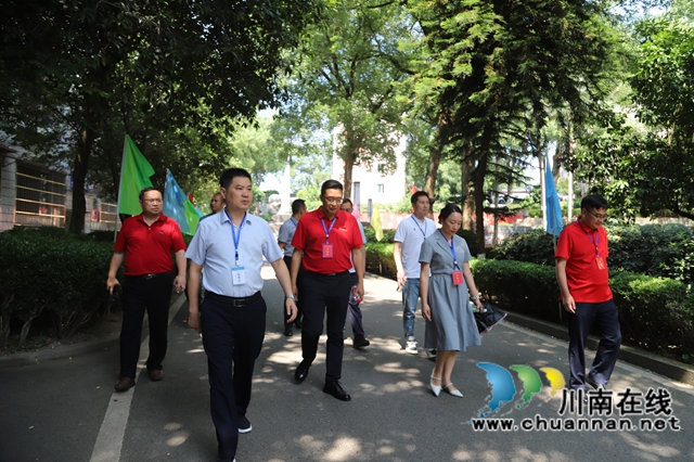 泸州市教育和体育局副局长冯友平带队到泸县一中开展中考巡考工作