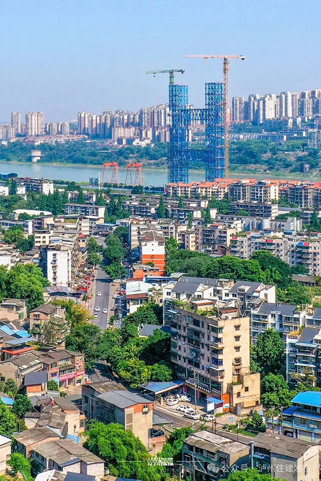 扣塔安装进度超70%!泸州长江五桥建设进度再刷新(图3) 3.jpg
