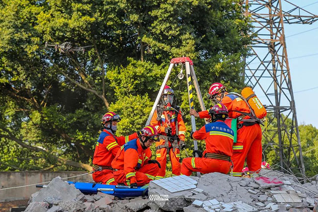 泸州市“护航·2025”综合应急实战演练举行(图5) 5.jpg