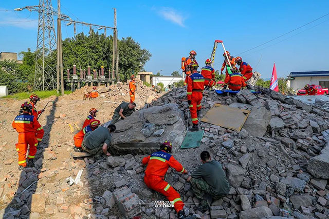 泸州市“护航·2025”综合应急实战演练举行(图4) 4.jpg