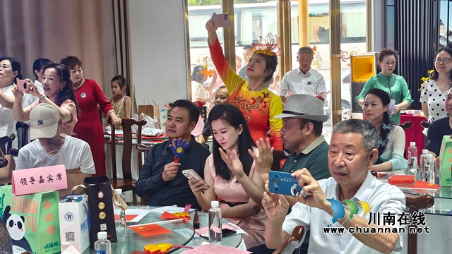 川江潮起处,诗韵咏双城|第三届宜泸两市朗诵艺术联谊会暨酒城之声朗诵艺术团两周年庆典举行(图9) 20.jpg