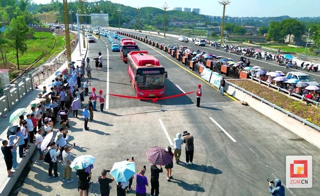 自贡首座跨江特大桥正式通车