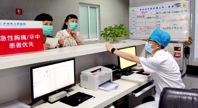 泸州市人医骆昌全获评“2025年泸州科技追光人(图2) 全2.jpg