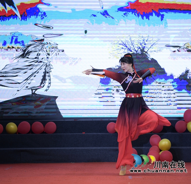 川江潮起处,诗韵咏双城|第三届宜泸两市朗诵艺术联谊会暨酒城之声朗诵艺术团两周年庆典举行(图33) 周波2.jpg