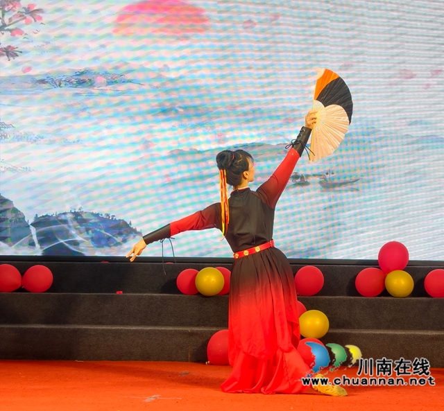 川江潮起处,诗韵咏双城|第三届宜泸两市朗诵艺术联谊会暨酒城之声朗诵艺术团两周年庆典举行(图32) 周波1.jpg