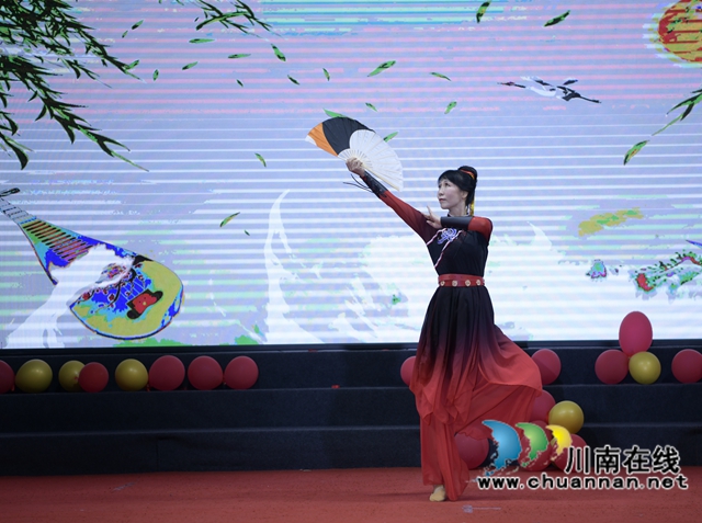 川江潮起处,诗韵咏双城|第三届宜泸两市朗诵艺术联谊会暨酒城之声朗诵艺术团两周年庆典举行(图34) 周波3.jpg