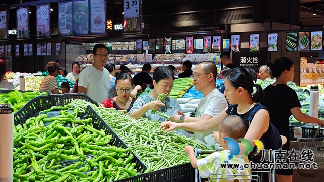 胖东来模式泸州再绽放!永辉超市万象汇调改店焕新开业(图8) 31a93df40e801997fa7319314d839e6.jpg