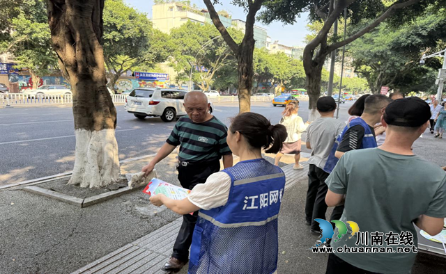 江阳区大山坪街道康华苑社区开展安全隐患查找宣传活动