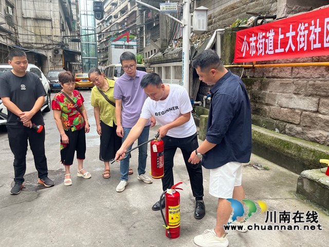 龙马潭区小市街道上大街社区开展文化娱乐场所消防应急演练