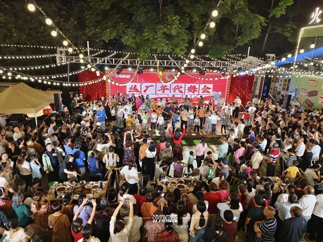 新晋网红打卡地 | 集装箱“拼成”泸州老城区特色街区(图4) 4.jpg