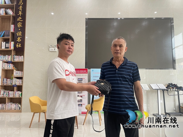 龙马潭区鱼塘街道：拾金不昧显美德 流动党员展风采