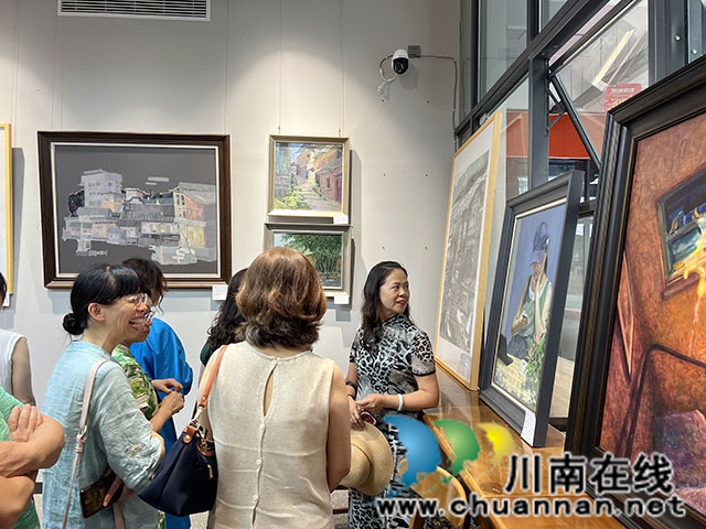开幕就有6幅作品被现场拍走！ “边走边画·画泸州”绘画展在南滨•友邻中心开幕