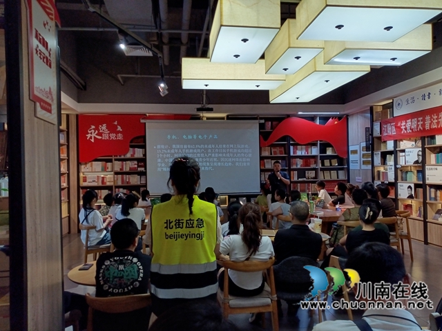 江阳区北城街道报恩塔社区开展“关爱明天、普法先行”青少年法制教育活动