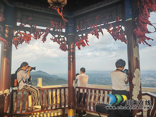 现场采风场景2（曾佐然摄）.jpg