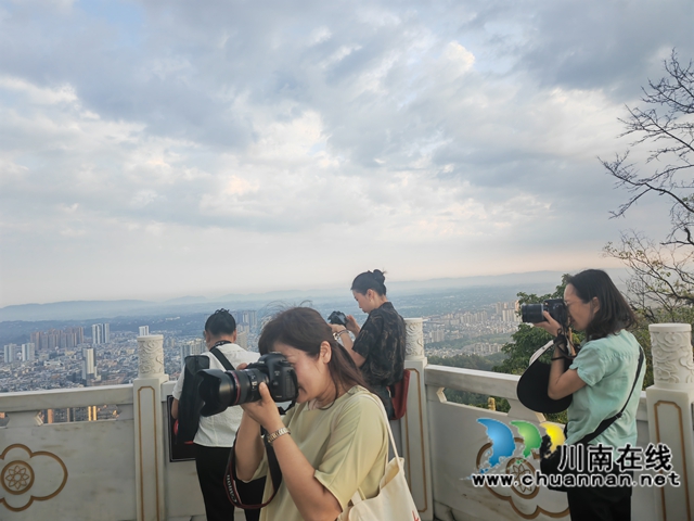 现场采风场景1（曾佐然摄）.jpg