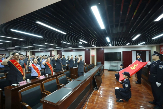 赓续前行守初心 奋楫争先启新程 | 龙马潭区法院召开“七一”表彰大会