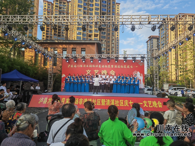 红歌大合唱1（曾佐然摄）.jpg