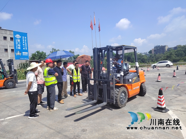 泸县百和镇：免费技能培训班 就业创业路更宽