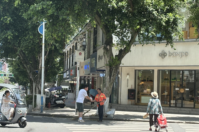 合江新联会：夏日送清凉 致敬高温下的城市守护者