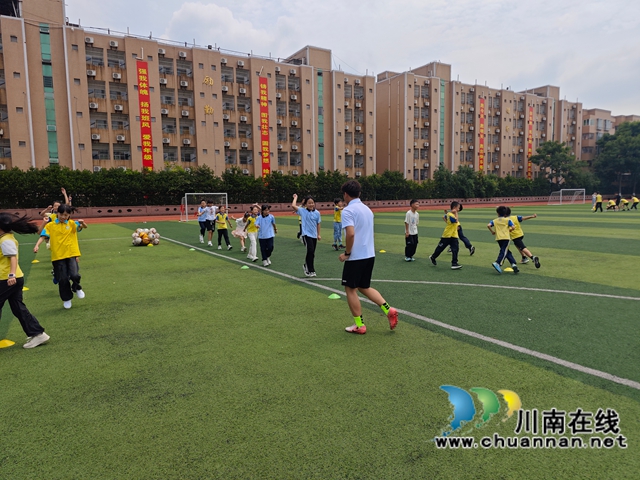 足球训练3（李腾摄）.jpg