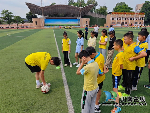 足球训练1（李腾摄）.jpg