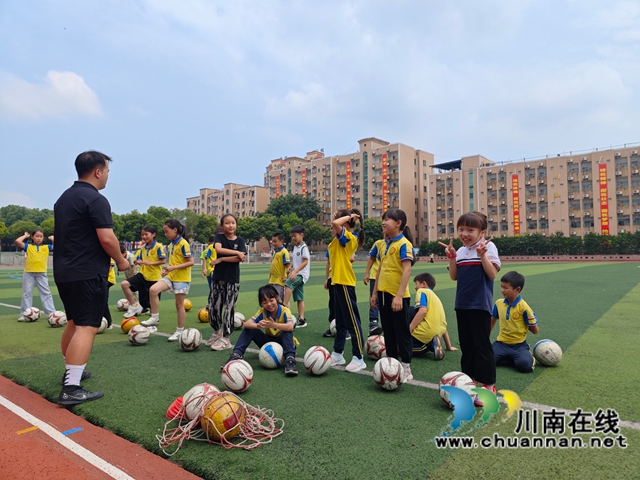 足球训练5（李腾摄）.jpg