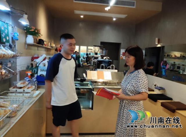 江阳区大山坪街道康华苑社区：积极开展征兵宣传，号召男青年投身军旅