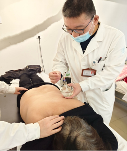 西南医大中医院提醒您：三伏天祛除顽疾的时间到了！