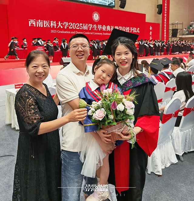 首批21位“泸州产”博士毕业(图2) 2.jpg