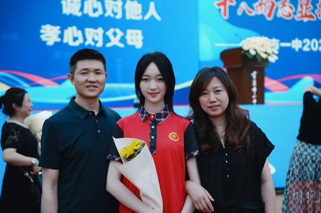 四川唯一!宜宾学子彭馨逸考上女空军飞行学员(图3) 考3.jpg