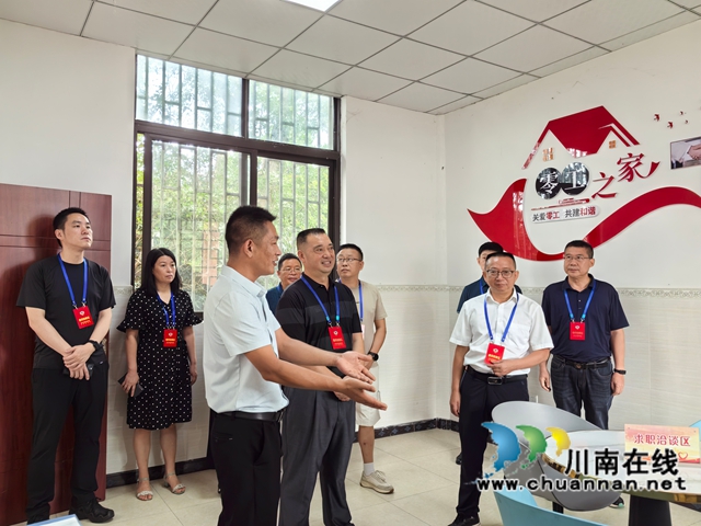 泸县政协专题视察农民工服务保障工作,共绘就业增收“幸福画卷”(图3) a8ce5044fa6bfef0586db90552634431.jpg