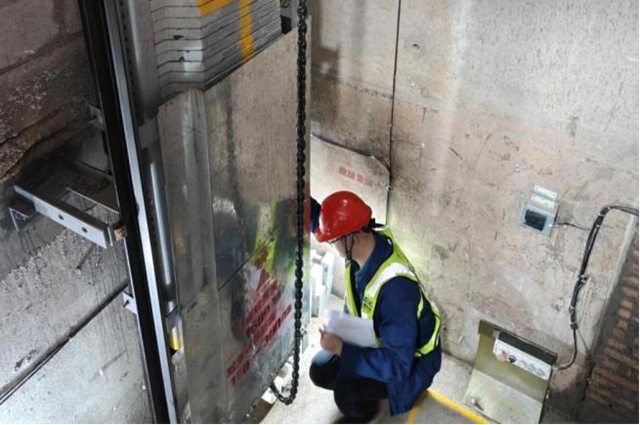 泸州市市场检验检测中心完成泸州市首台消防员电梯监督检验