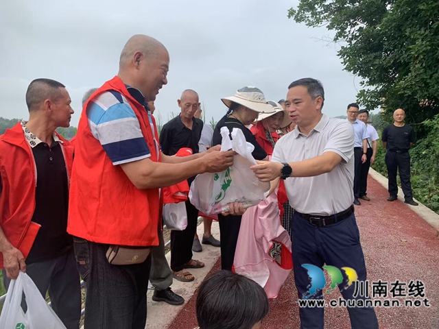 泸州市关工委常务副主任肖荣华一行到泸县海潮镇慰问调研(图7) 微信图片_20250710114956.jpg