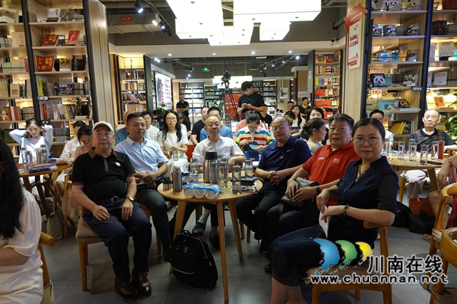 一卷奇文酒亦香｜长篇小说《秋露白》分享会在泸州举办