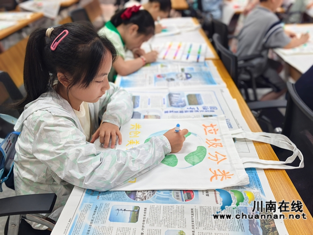 龙马潭区小市街道杜家街社区开展青少年“‘袋’走垃圾,‘绘’聚文明”垃圾分类彩绘行动(图2) _cgi-bin_mmwebwx-bin_webwxgetmsgimg__&MsgID=5722372117653458884&skey=@crypt_3a10210_fc7adc12e098a6a88c4df42e378db20d&mmweb_appid=wx_webfilehelper.jpg
