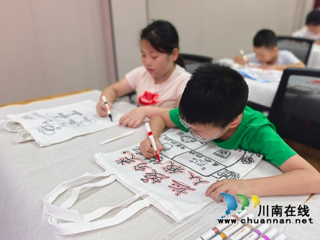 龙马潭区小市街道杜家街社区开展青少年“‘袋’走垃圾,‘绘’聚文明”垃圾分类彩绘行动(图3) _cgi-bin_mmwebwx-bin_webwxgetmsgimg__&MsgID=5973193925690357427&skey=@crypt_3a10210_fc7adc12e098a6a88c4df42e378db20d&mmweb_appid=wx_webfilehelper.jpg