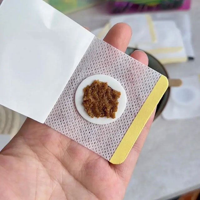 【围观】贴三伏贴有什么感受?来看看记者的初体验(图1) 1.jpg