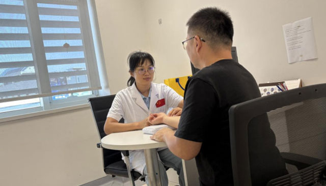 【厉害】她在柬埔寨收到锦旗(图2) 2.jpg