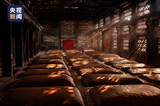 【央视推荐】坐公交解锁“彩汇国潮 撞色泸州”同款打卡地(图3) 6403.jpg