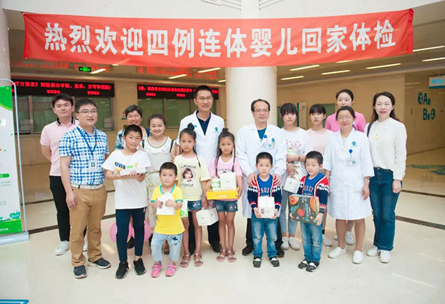 用爱心浇灌的两对连体“姐妹花”,长大后选择“医”路追随~(图2) 2.jpg